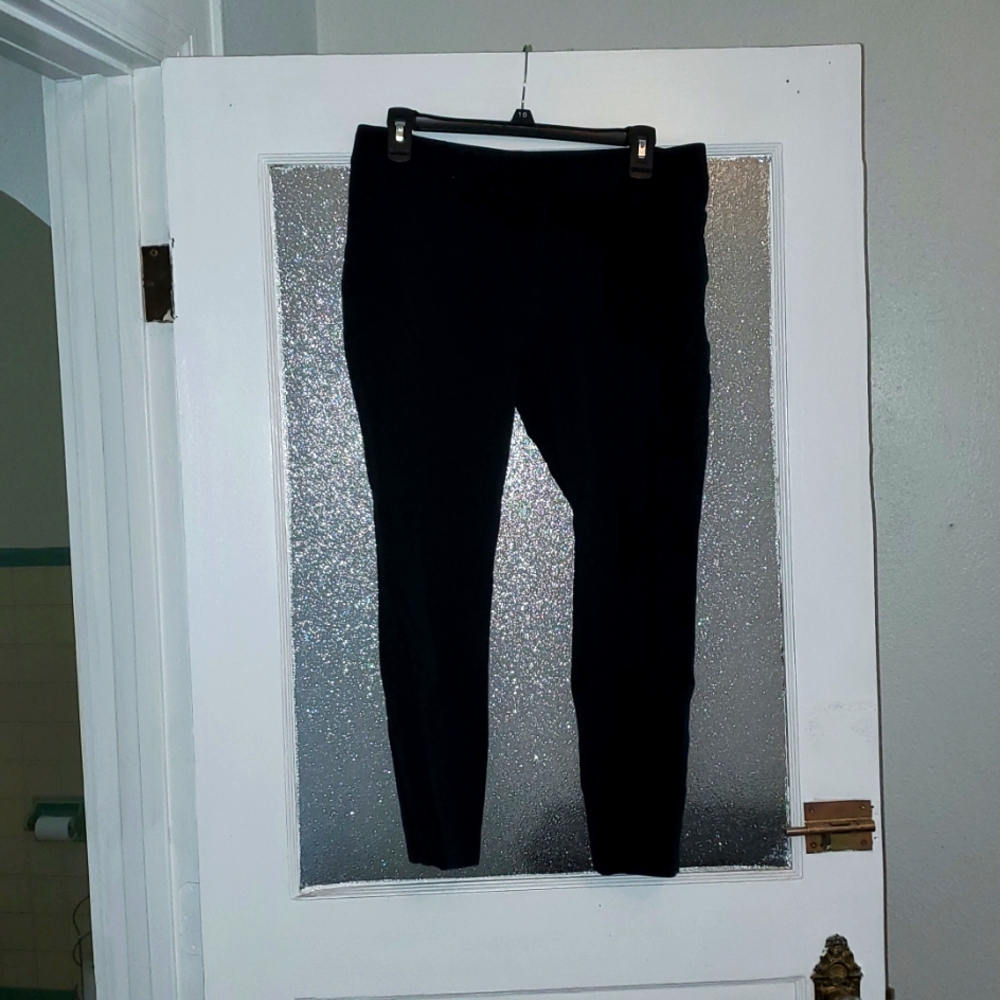 WHBM size 8 black ankle dress pants
